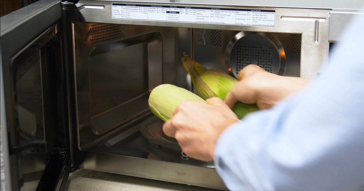 Cook Corn in the Husk: Juicy Microwave Method, No Mess!